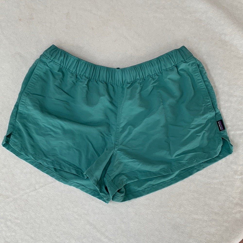 Patagonia barely baggie shorts size- M